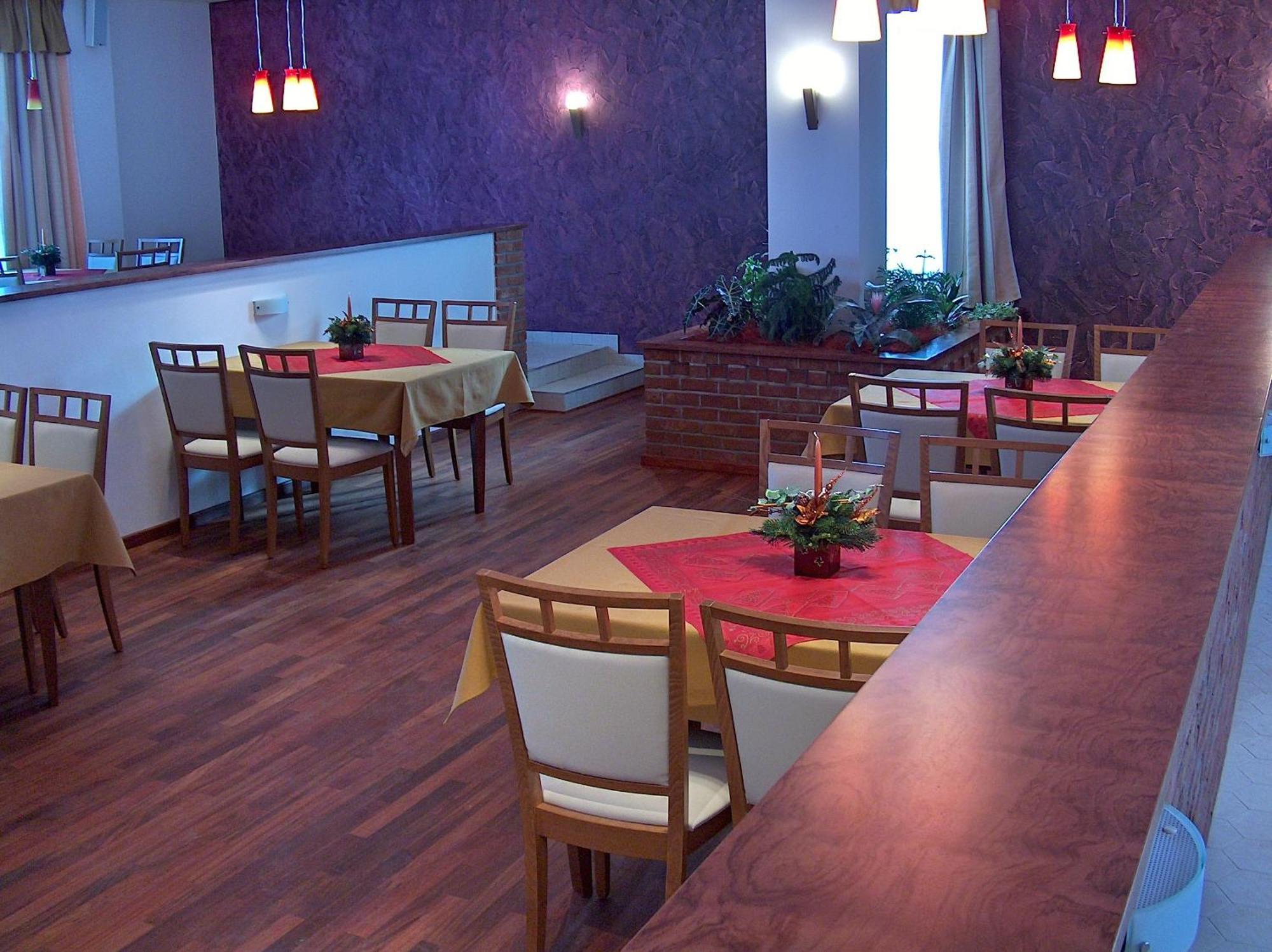 Hotel Vion Zlaté Moravce 외부 사진