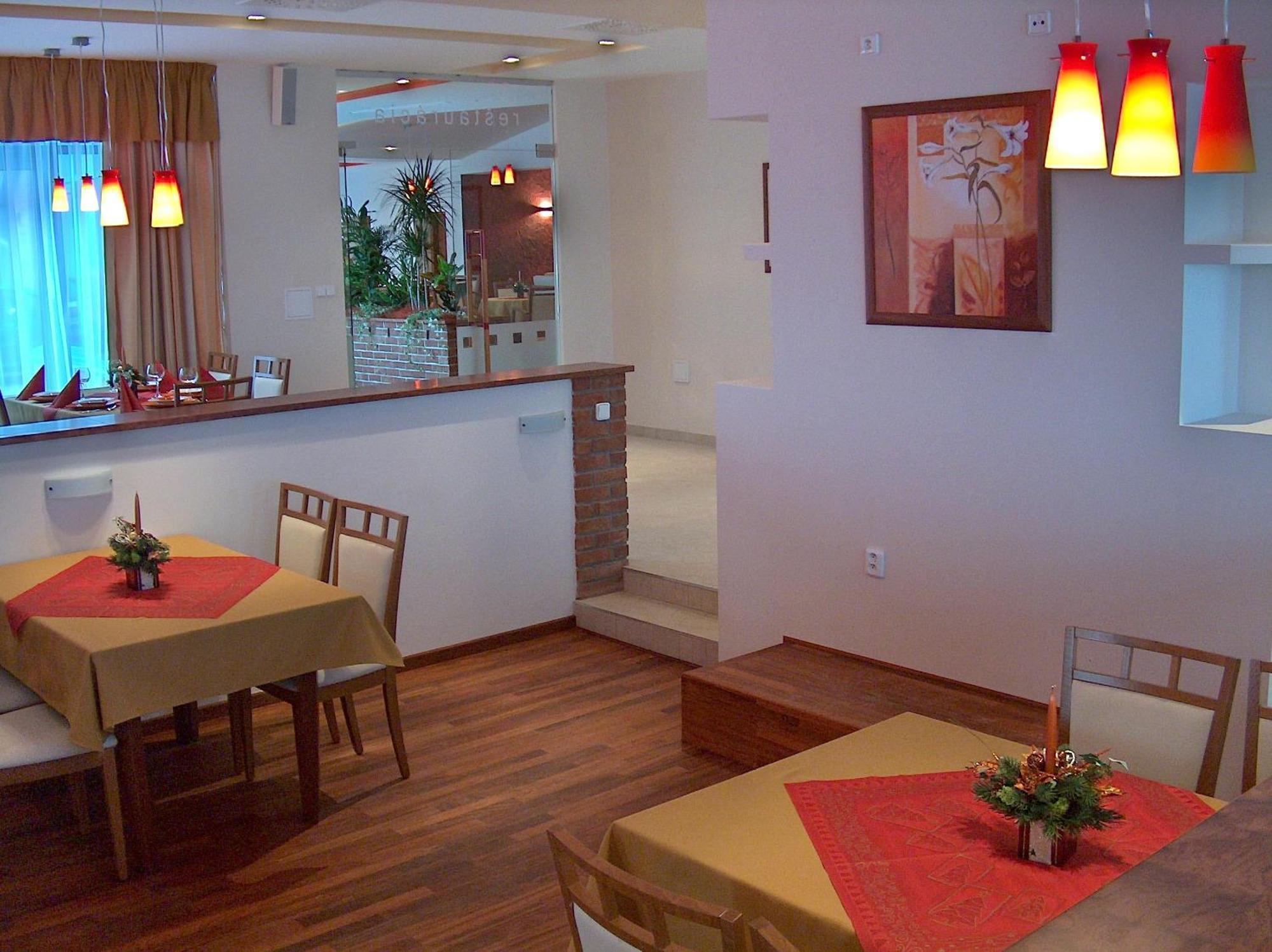 Hotel Vion Zlaté Moravce 외부 사진