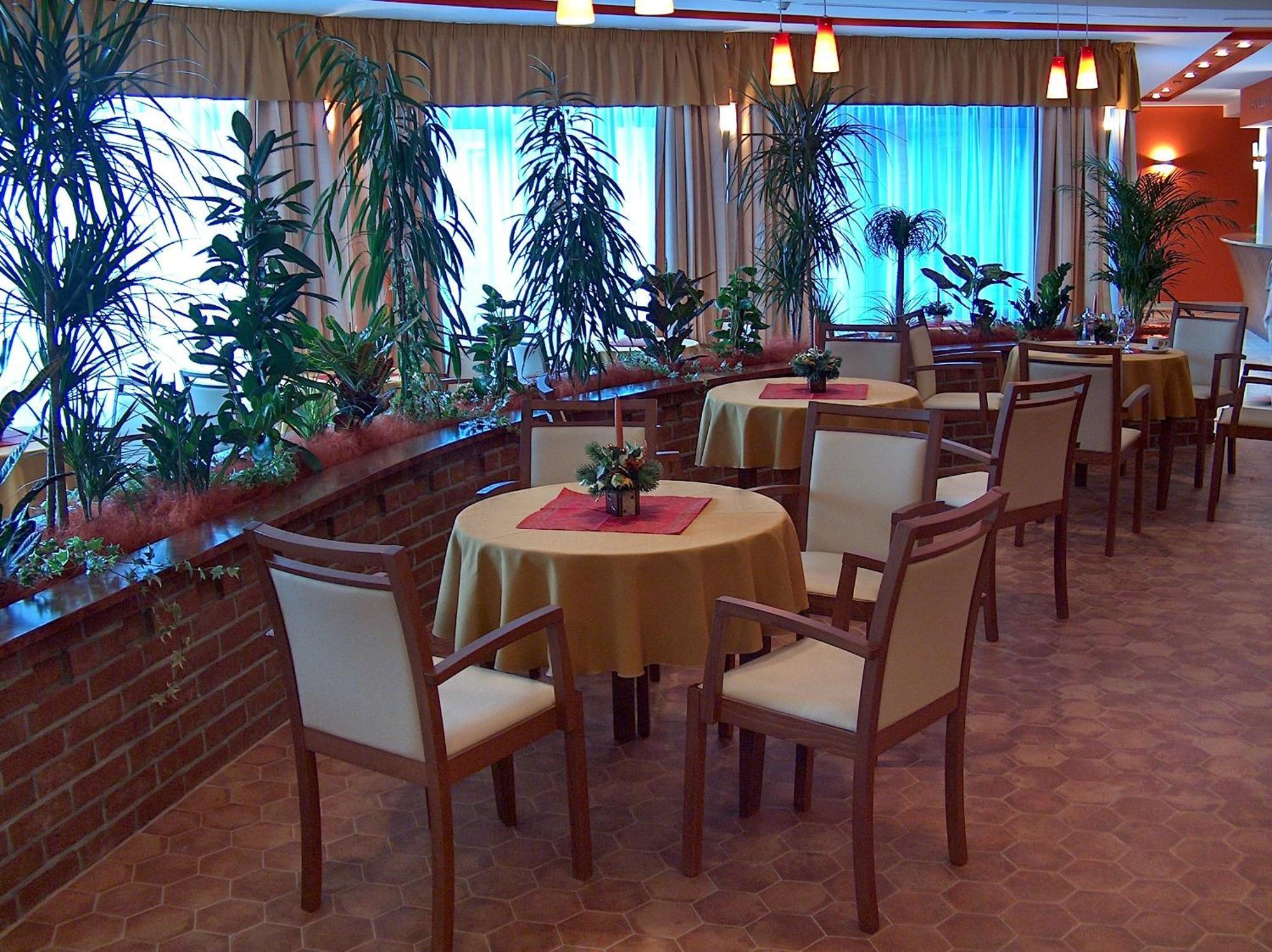 Hotel Vion Zlaté Moravce 외부 사진