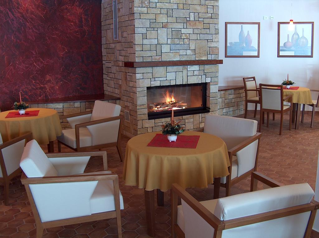 Hotel Vion Zlaté Moravce 외부 사진