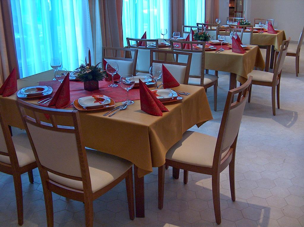 Hotel Vion Zlaté Moravce 외부 사진