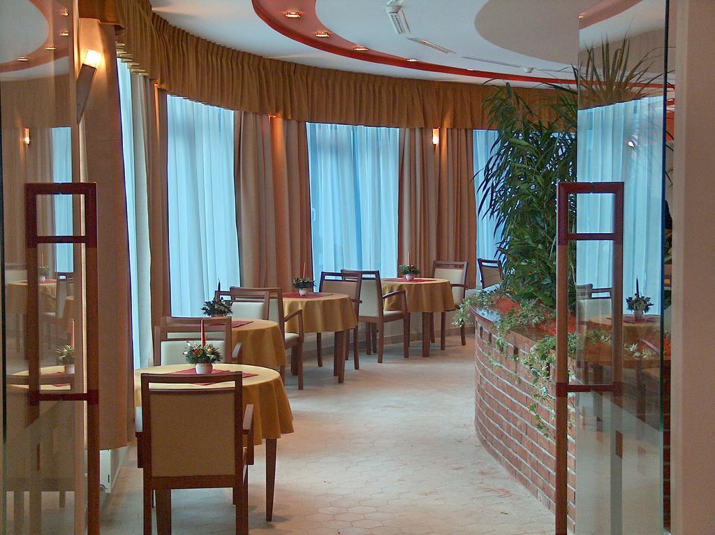 Hotel Vion Zlaté Moravce 외부 사진