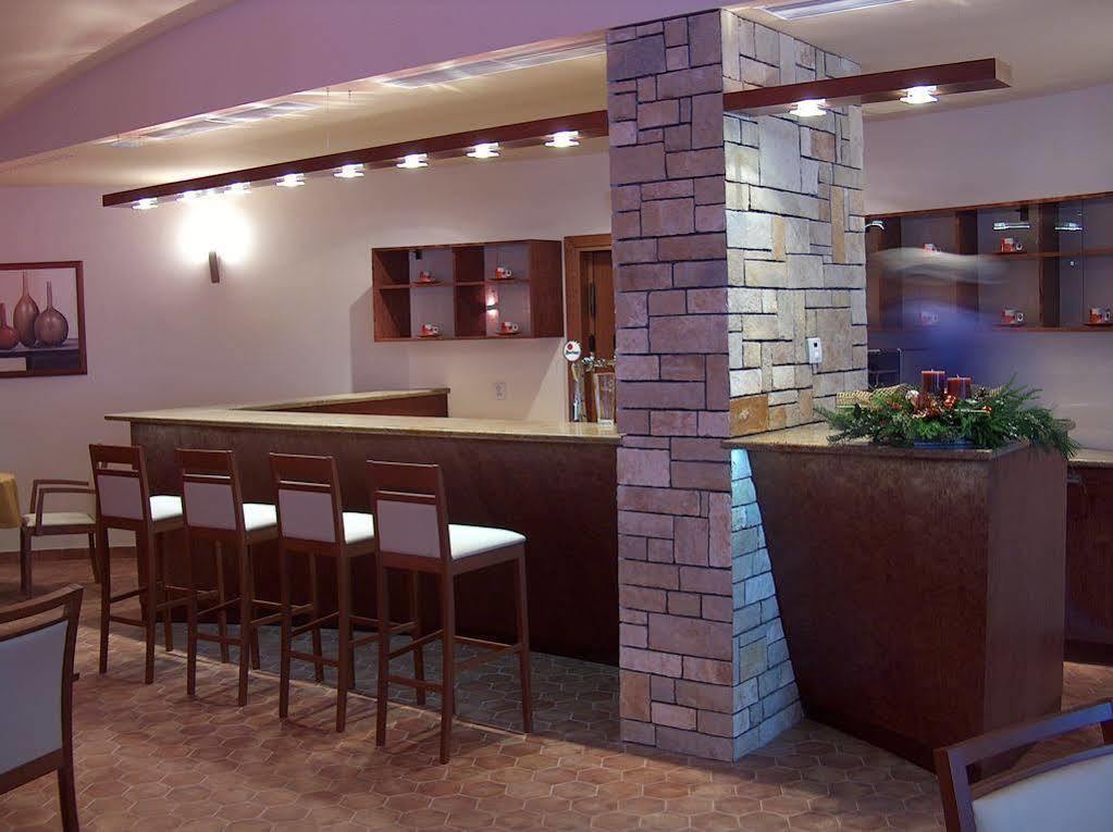Hotel Vion Zlaté Moravce 외부 사진