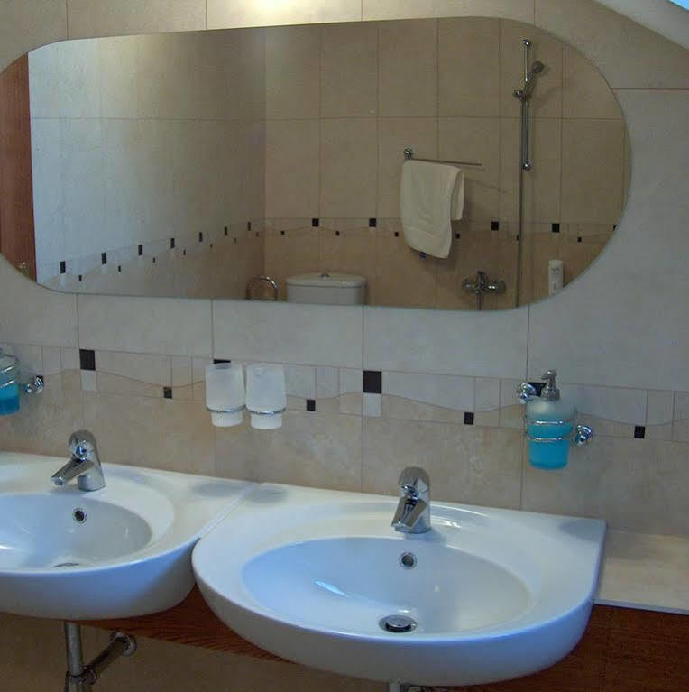 Hotel Vion Zlaté Moravce 외부 사진