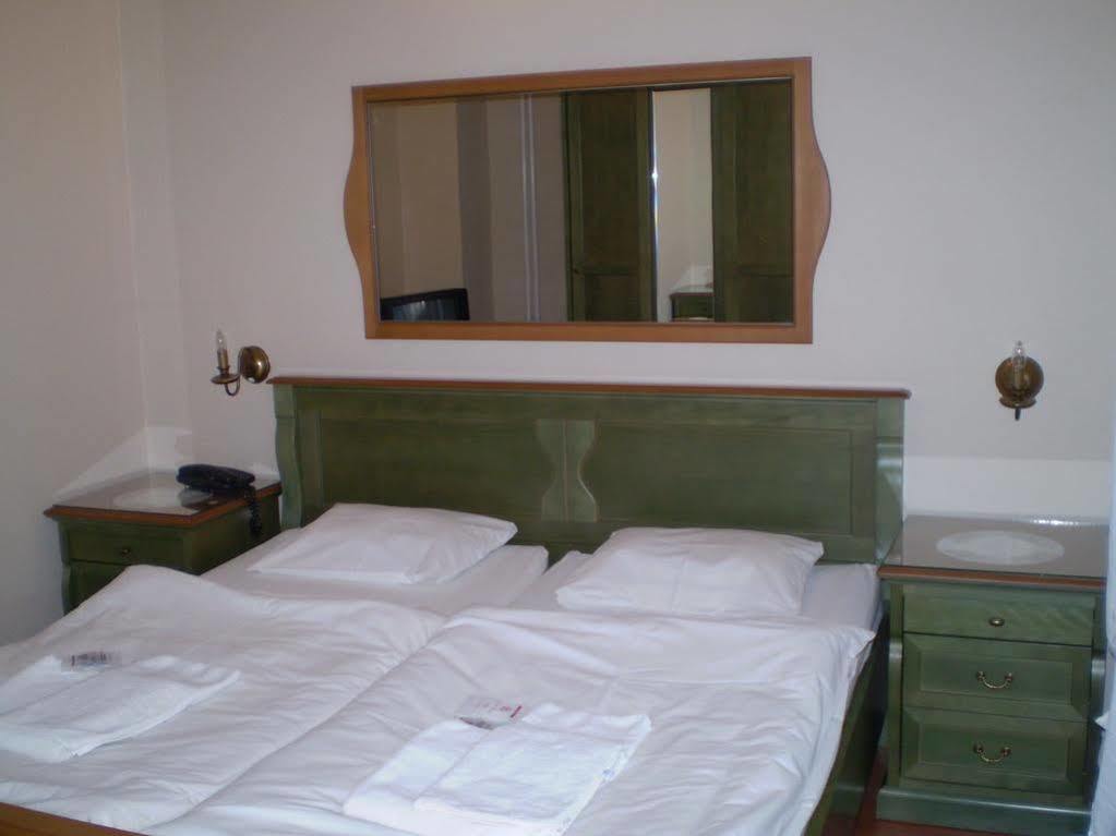 Hotel Vion Zlaté Moravce 외부 사진