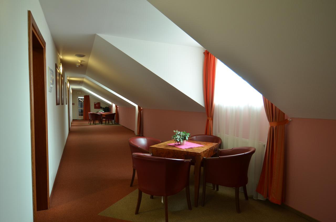Hotel Vion Zlaté Moravce 외부 사진